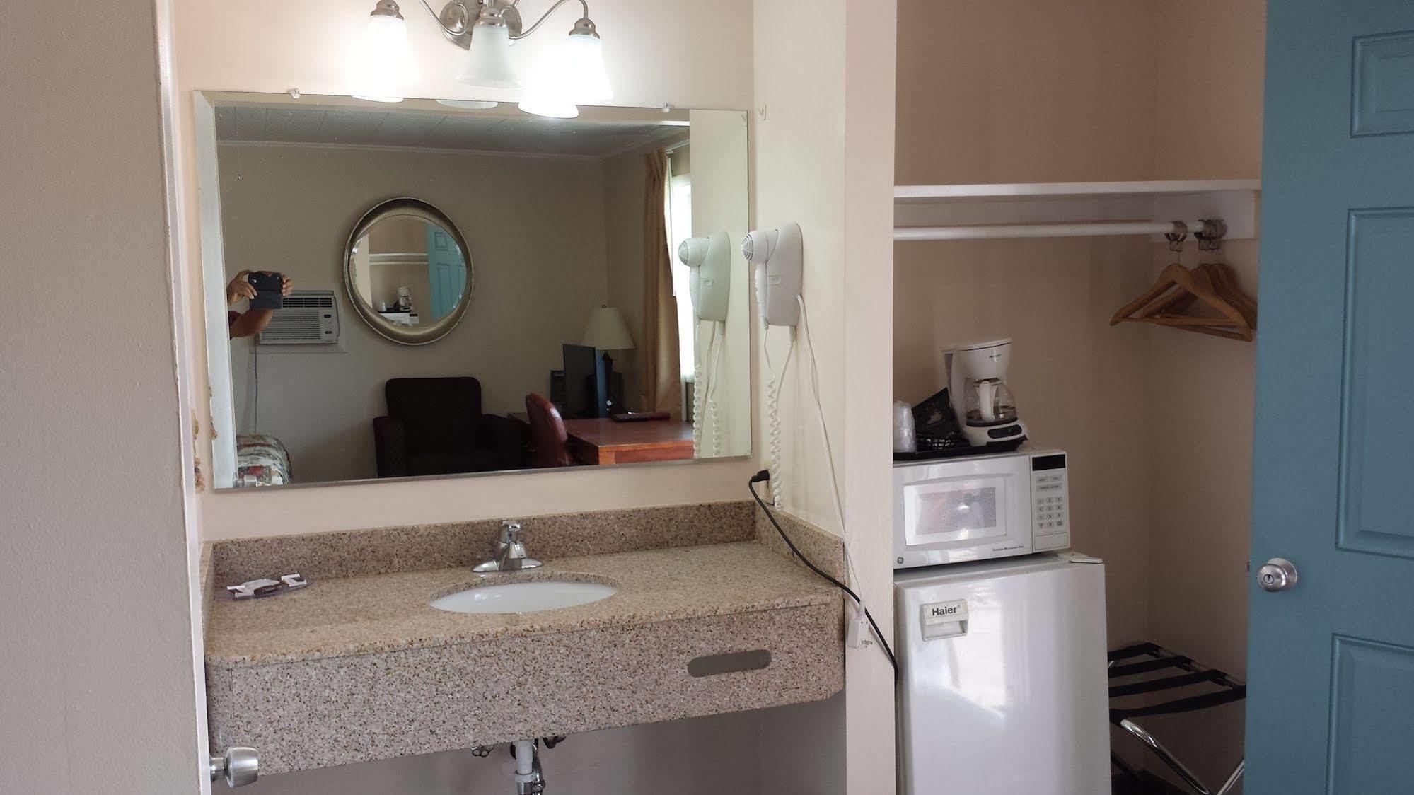 Executive Inn&Suites Lakeview Extérieur photo